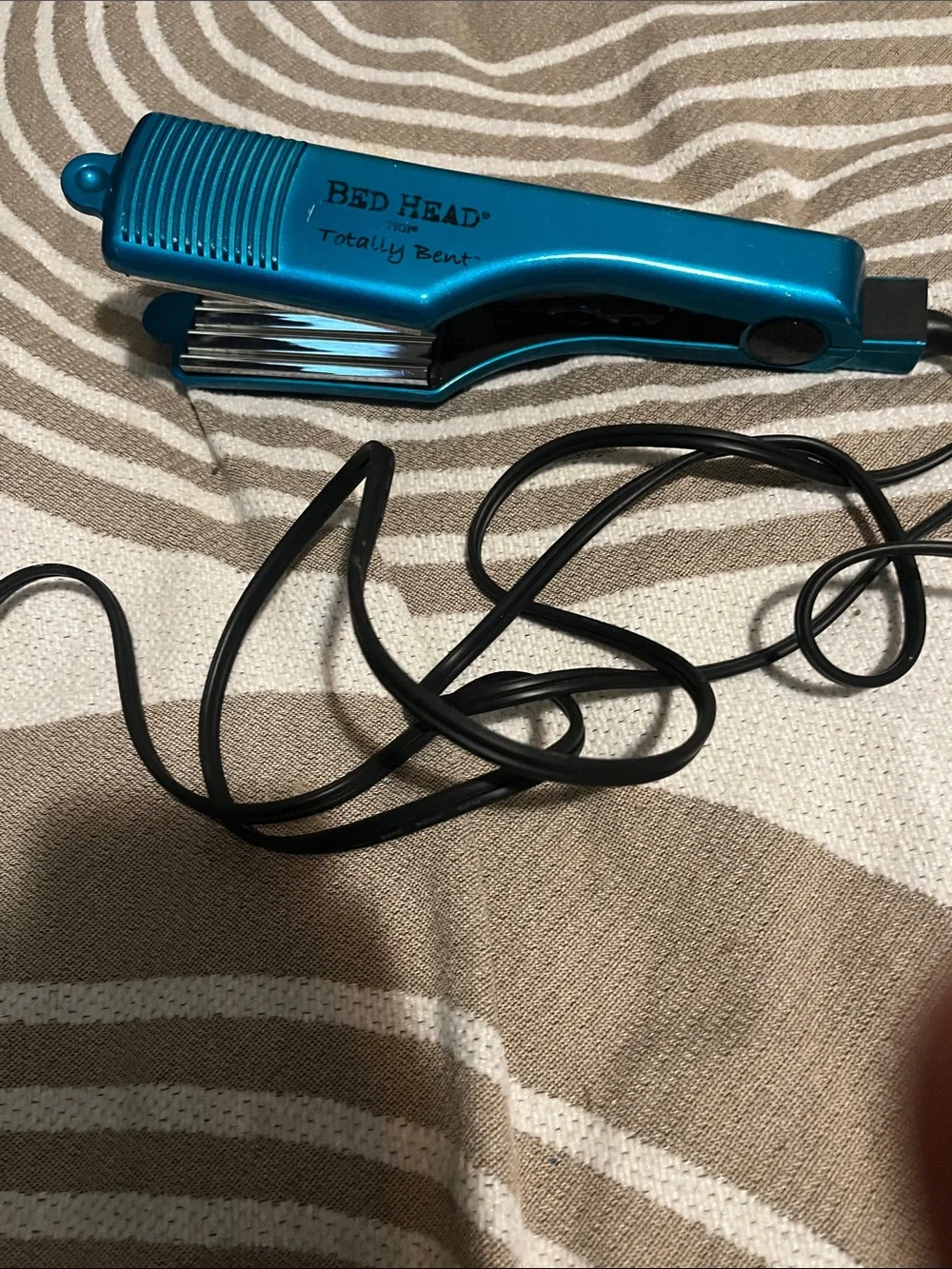 Bed Head Totally Bent Hair Crimper in Teal